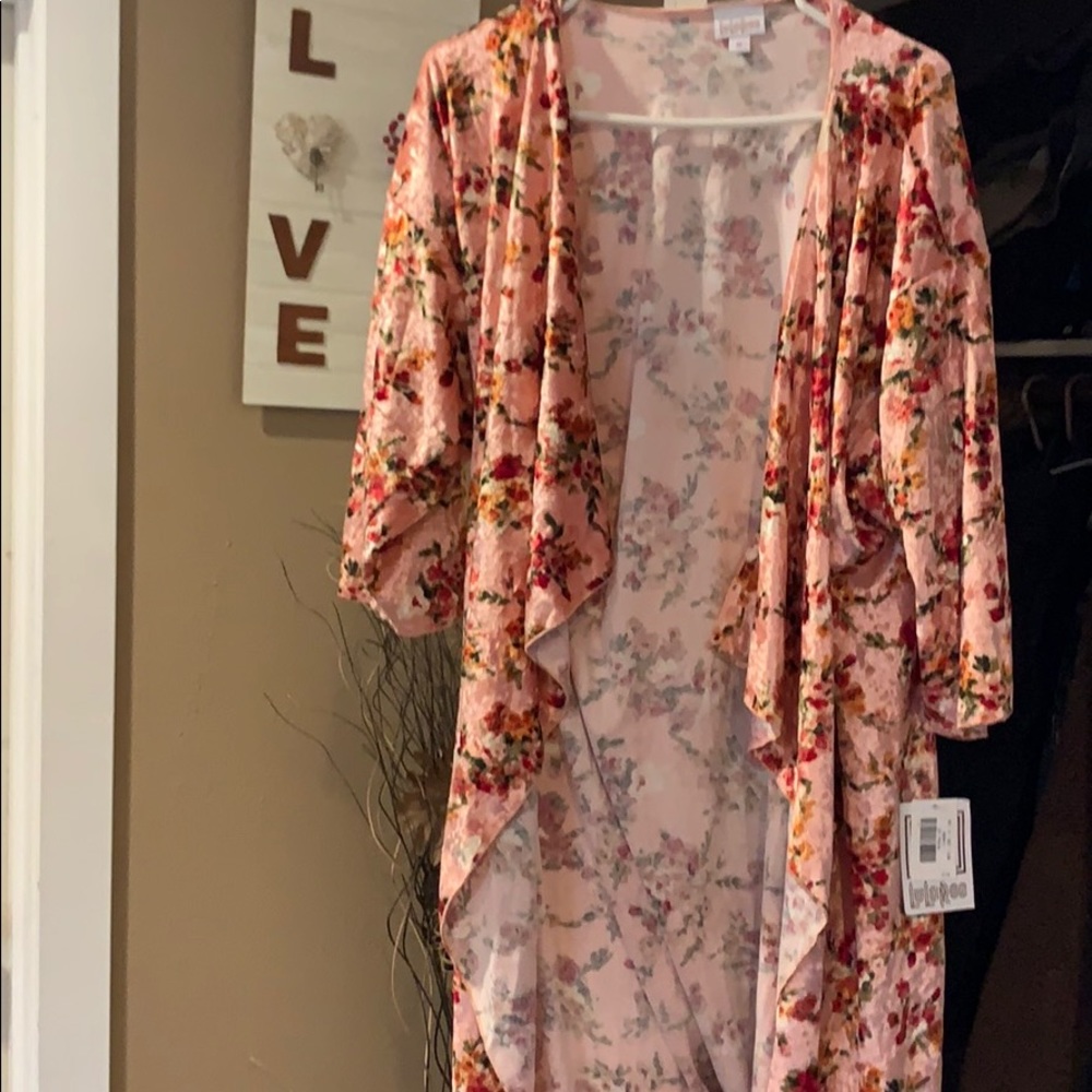 NWT LULAROE SHIRLY